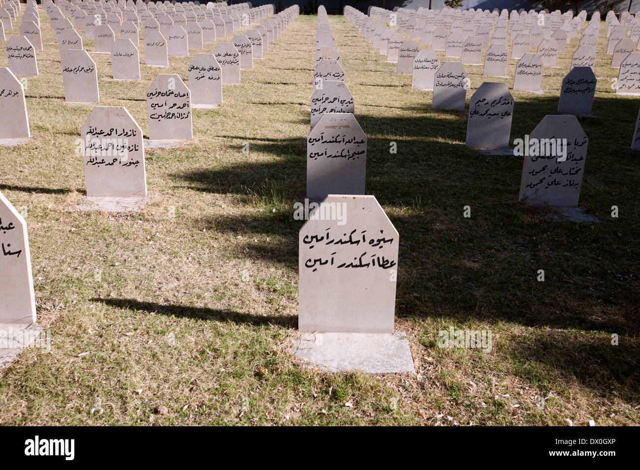 Halabja, Souleimaniyeh, l'IRAQ -- Le cimetière symbolique érigée pour les victimes de massacre d'Halabja le 21 octobre, 2011. Halabja, une ville kurde dans le Nord de l'Irak a été bombardé avec des agents chimiques par le régime de Saddam dans les efforts visant à décimer la population kurde dans le Nord le 16 mars 1988. Photo par Bikem Ekberzade Banque D'Images