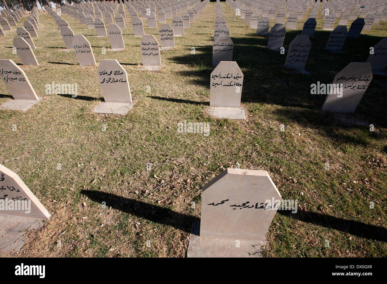 Halabja, Souleimaniyeh, l'IRAQ -- Le cimetière symbolique érigée pour les victimes de massacre d'Halabja le 21 octobre, 2011. Halabja, une ville kurde dans le Nord de l'Irak a été bombardé avec des agents chimiques par le régime de Saddam dans les efforts visant à décimer la population kurde dans le Nord le 16 mars 1988. Photo par Bikem Ekberzade Banque D'Images