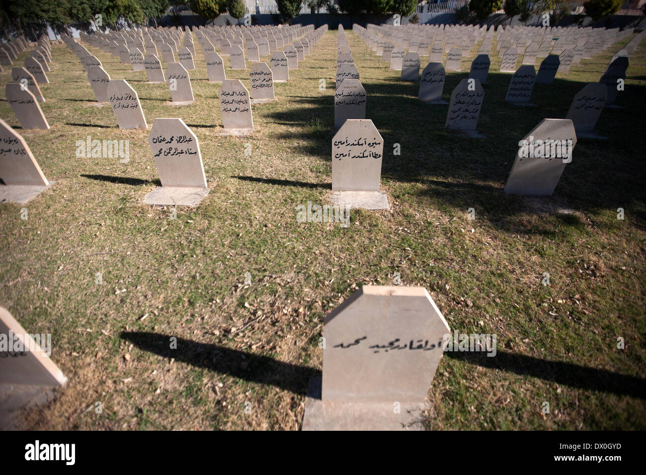 Halabja, Souleimaniyeh, l'IRAQ -- Le cimetière symbolique érigée pour les victimes de massacre d'Halabja le 21 octobre, 2011. Halabja, une ville kurde dans le Nord de l'Irak a été bombardé avec des agents chimiques par le régime de Saddam dans les efforts visant à décimer la population kurde dans le Nord le 16 mars 1988. Photo par Bikem Ekberzade Banque D'Images