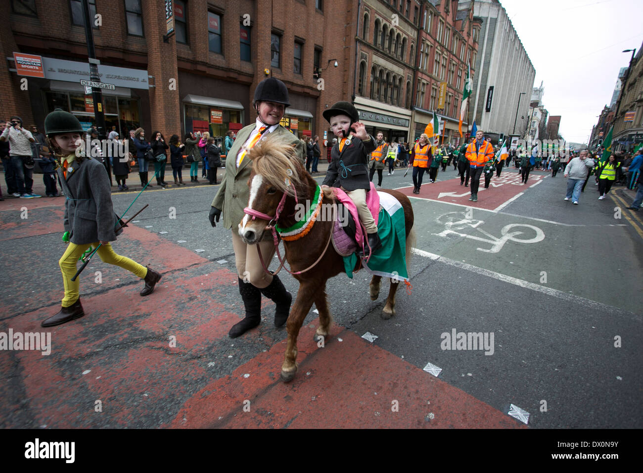 16/03/14 .Manchester, Angleterre. Le Festival irlandais de Manchester St. Patrick's Parade 2014. Dimanche 16/03/14. Banque D'Images
