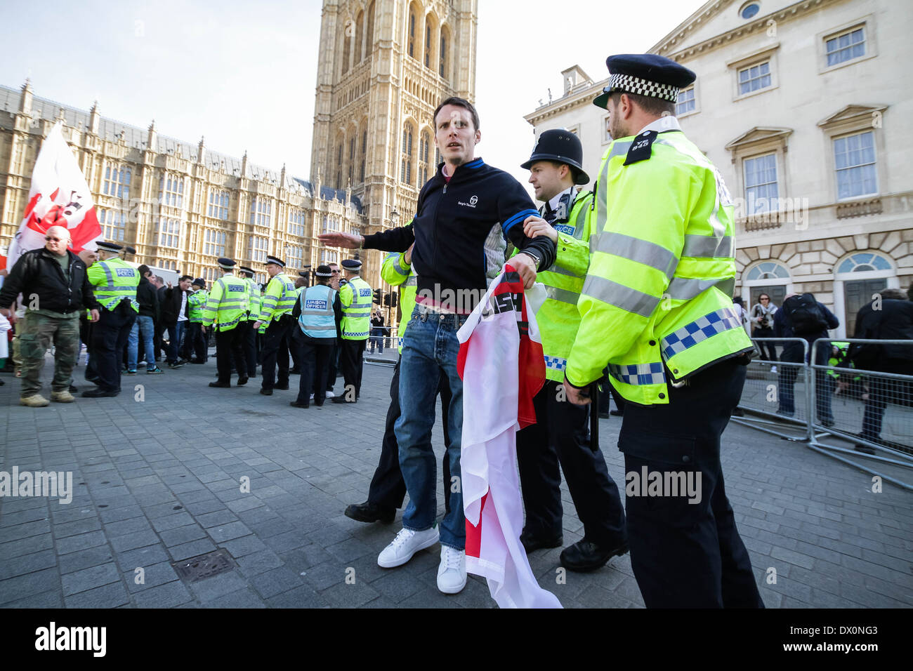 Des affrontements et arrestations le viseur électronique (anglais) Les Forces volontaires de protestation à Londres Banque D'Images