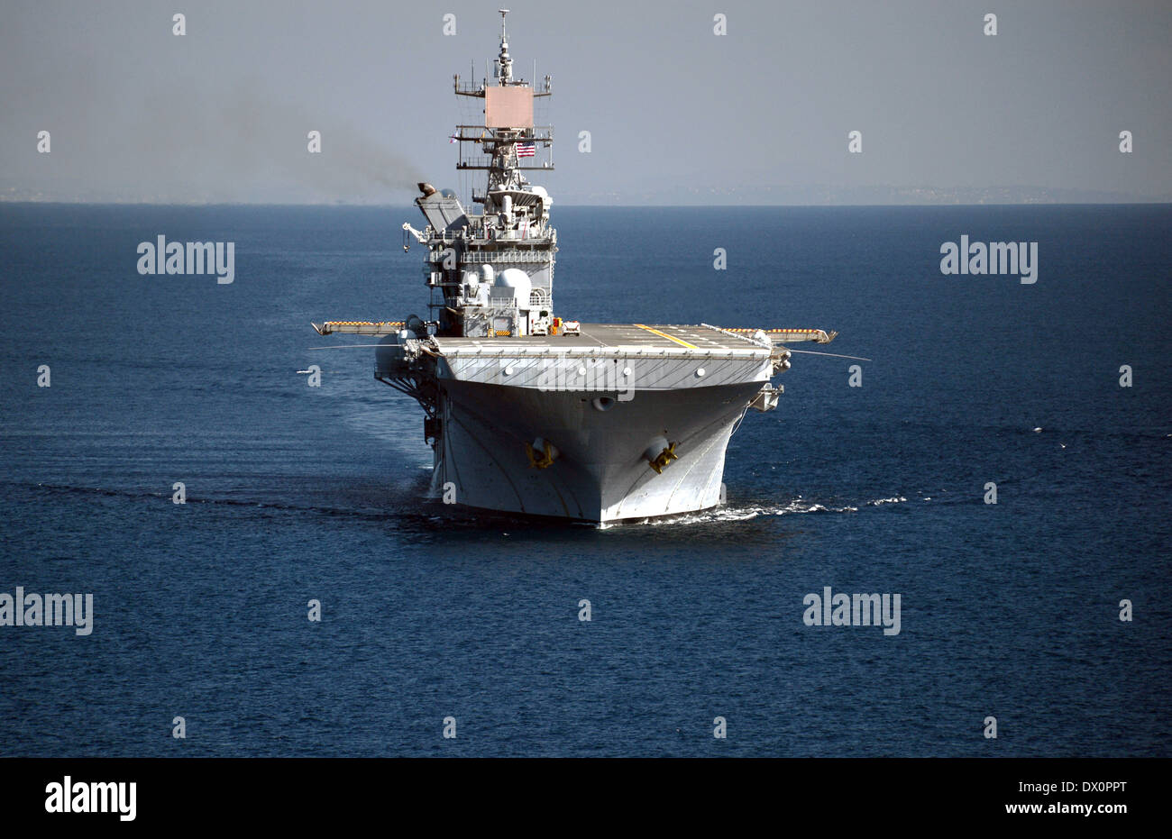 Navire d'assaut amphibie de la Marine américaine USS Makin Island pendant les qualifications de la mer en préparation pour son prochain déploiement prévu le 13 mars 2014 dans l'océan Pacifique. Banque D'Images