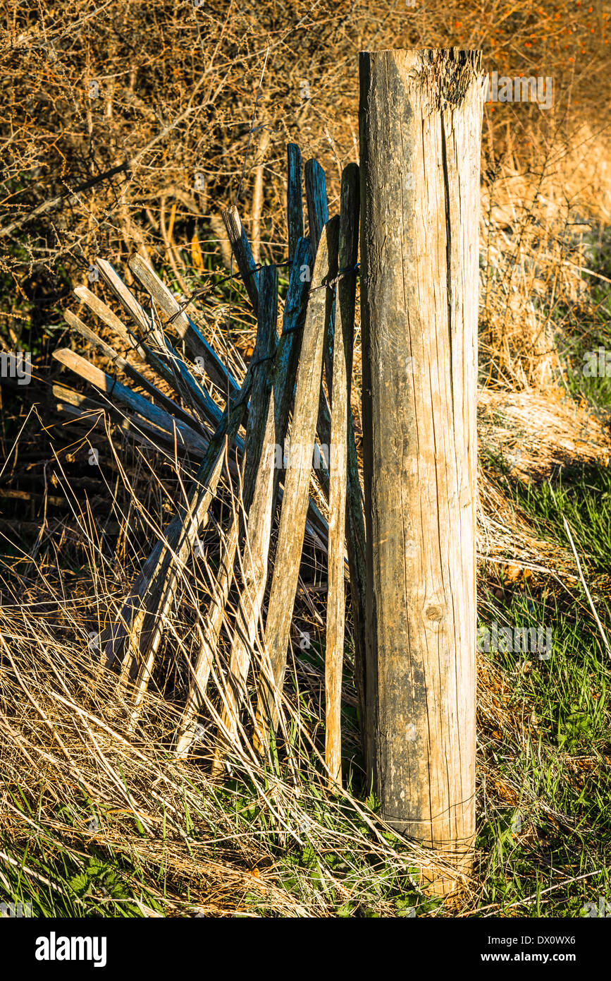 Clôture endommagée Banque de photographies et d’images à haute résolution Alamy
