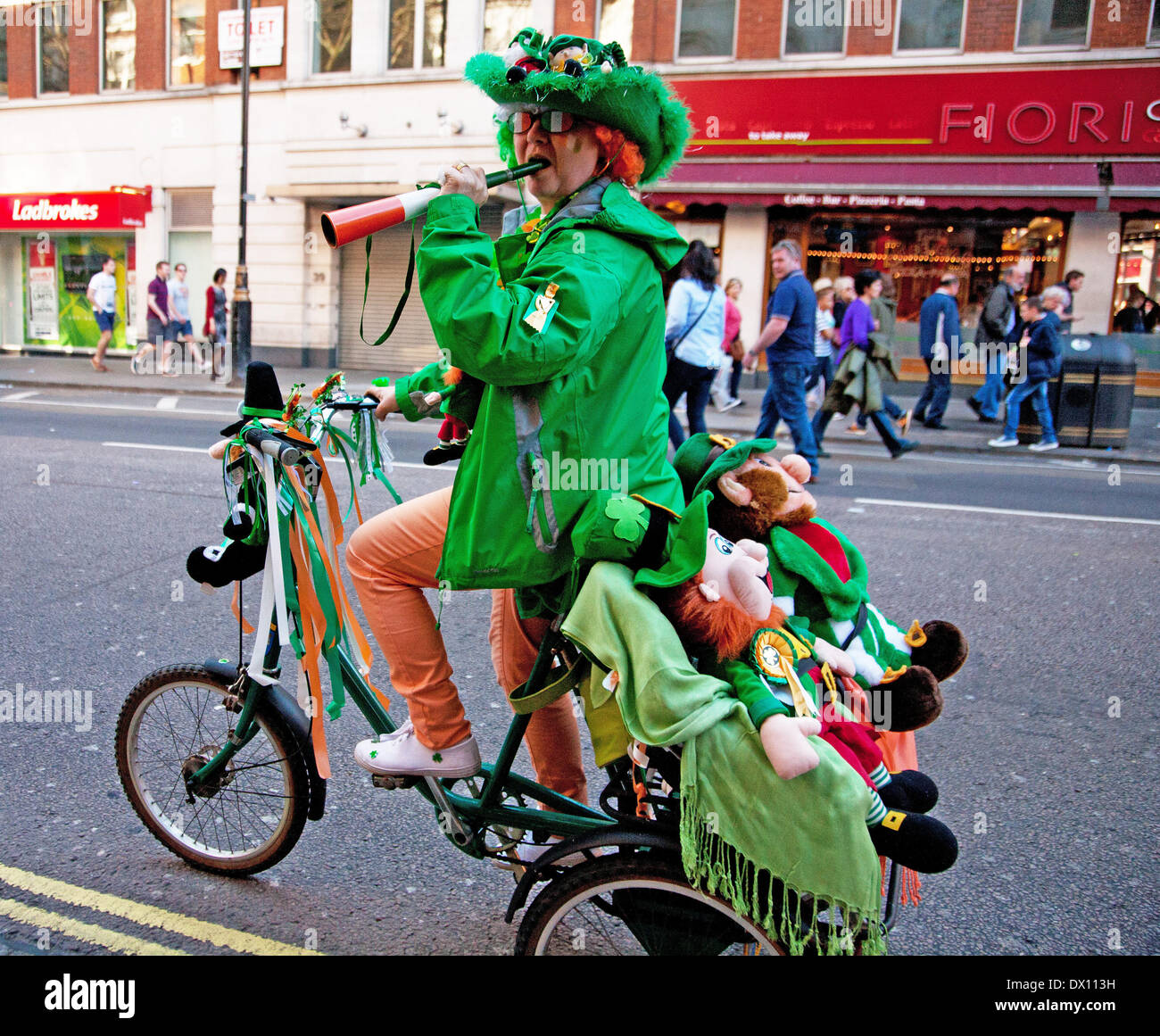 Londres, Royaume-Uni. Mar 16, 2014. Le maire de Londres St Patrick's Day célébrations ont eu lieu dans le coeur de la capitale avec un défilé et des performances spéciales : Crédit Tovy Adina/Alamy Live News Banque D'Images