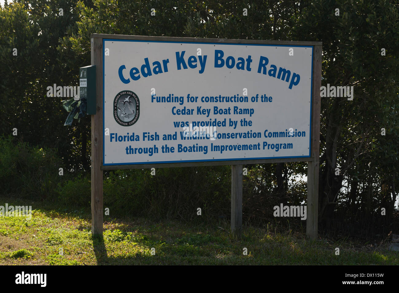 Cedar Key Floride Etats-unis Billboard pour le financement de la Cedar Key rampe de bateau. Banque D'Images