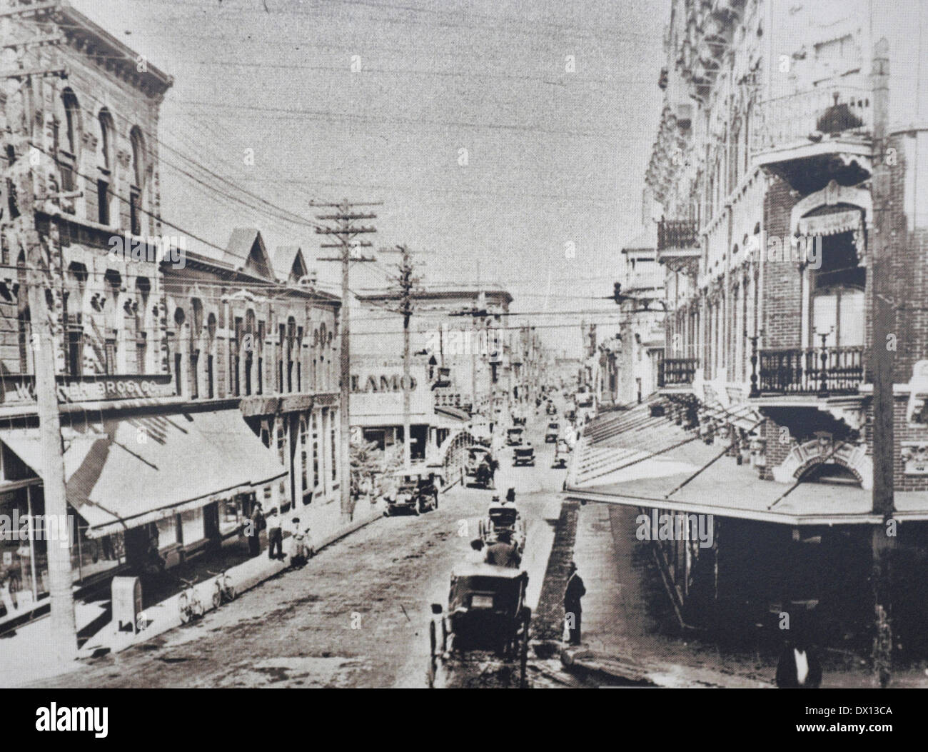 À l'Ouest sur la Rue du Commerce est d'Alamo Street, San Antonio, Texas 1911 Banque D'Images