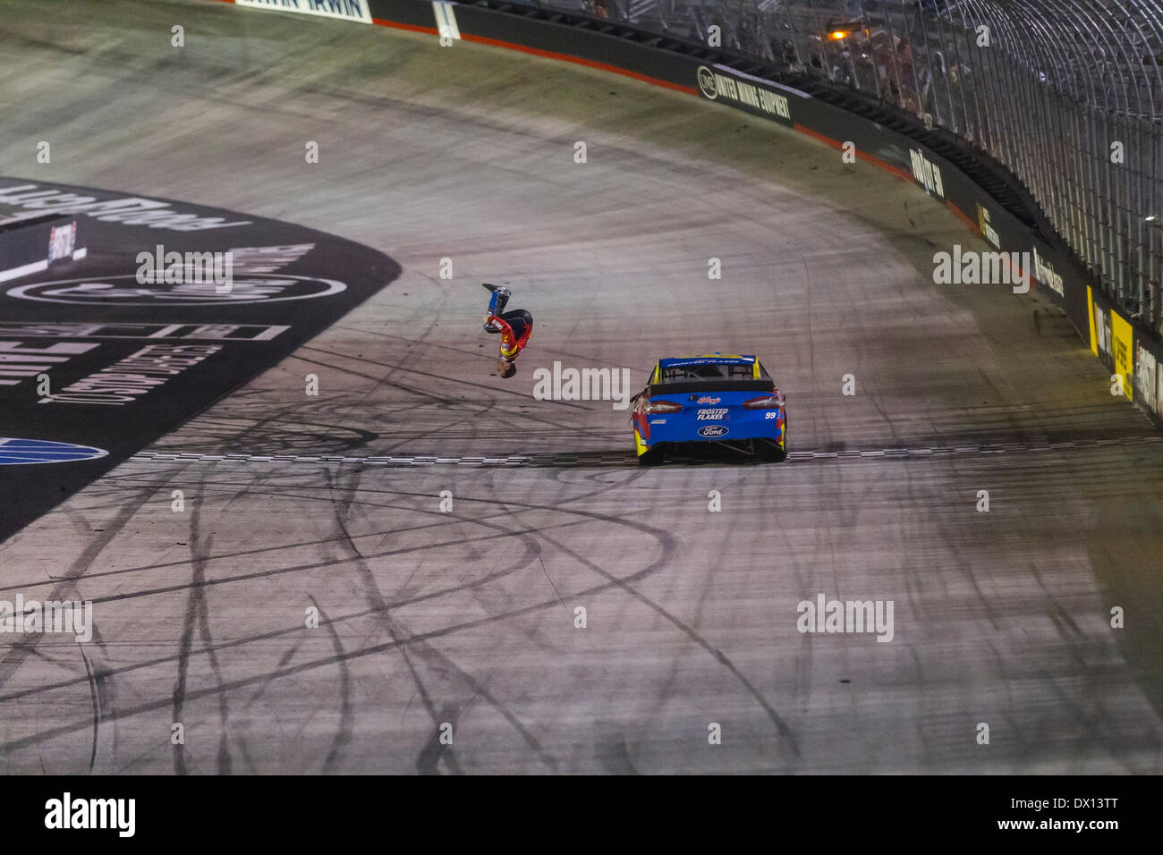 Bristol, TN, USA. Mar 16, 2014. Bristol, TN - Mar 16, 2014 : Carl Edwards (99) gagne le ''Food City 500'' à Bristol Motor Speedway à Bristol, TN. Credit : csm/Alamy Live News Banque D'Images