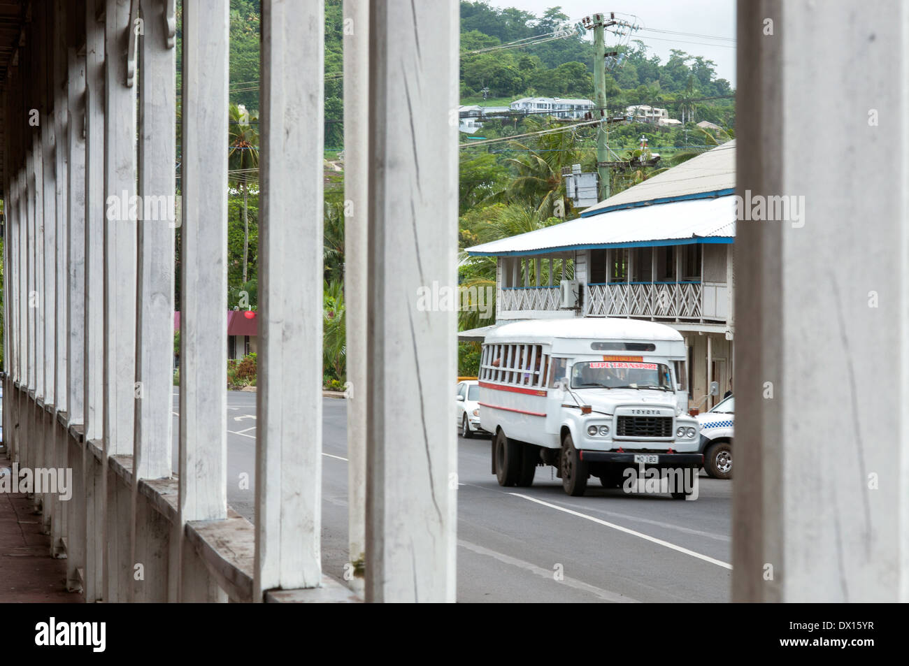 Bus local de vieux bâtiment colonial allemand, Apia, Samoa Banque D'Images