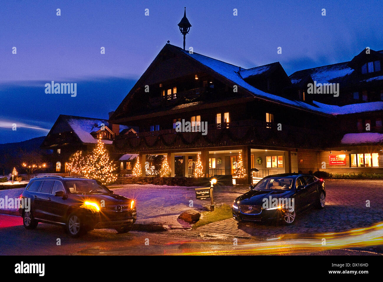 Jaguar XJ AWD & Mercedes Trapp Family Lodge, près de Stowe au Vermont USA Banque D'Images