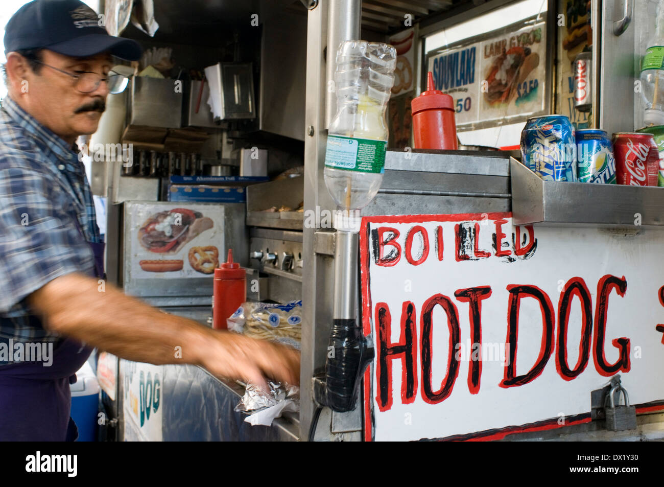 Un hot-dog dans le quartier de Greenwich Village au large de la galerie Forbes. Si nous décidons de visiter cette galerie, nous pouvons tirer parti Banque D'Images