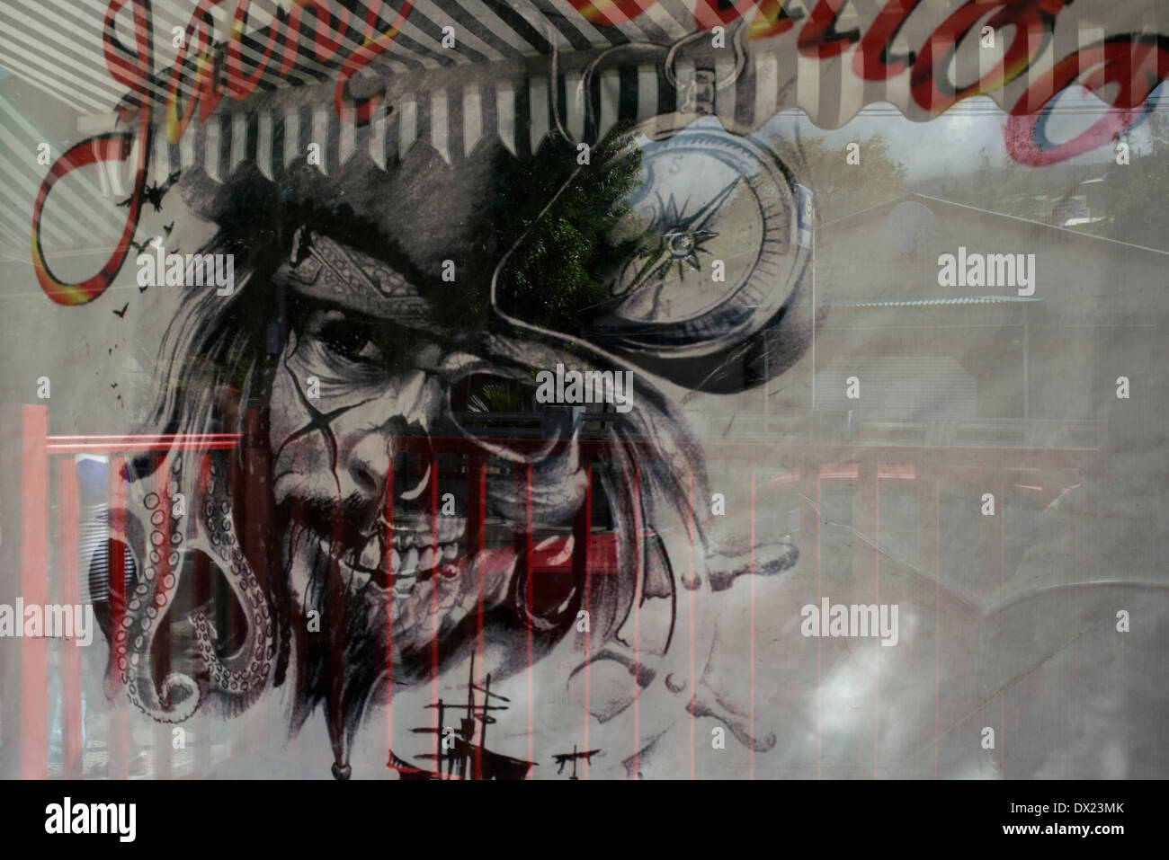 Jacky Tattoo (salon de tatouage à St.Leu). Pirate de l'île de la réunion est présent dans tous les coins. Non seulement l'étrange Banque D'Images