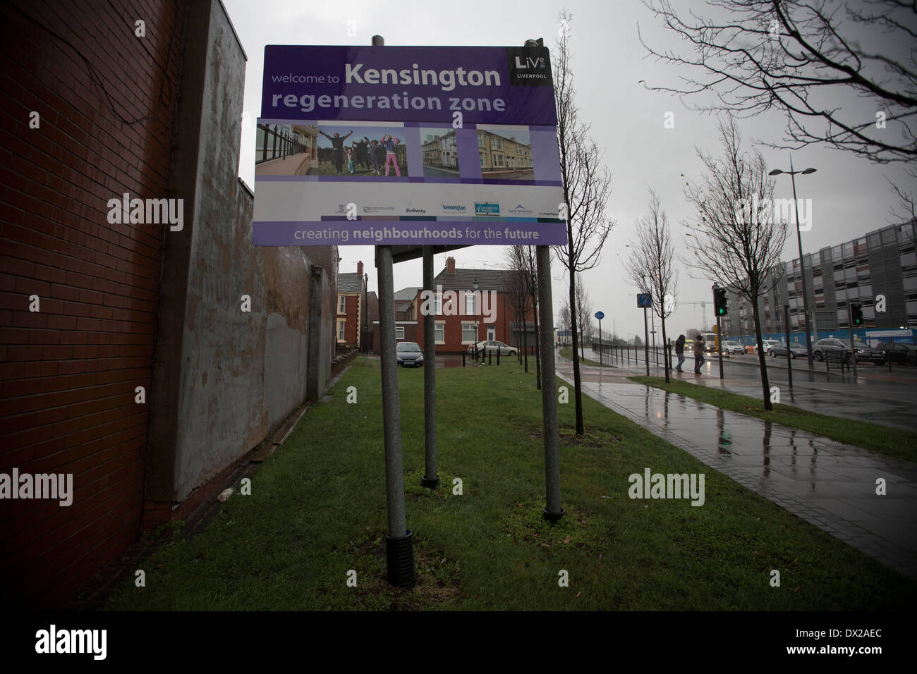 Un signe sur la route menant au quartier de Kensington de Liverpool Banque D'Images