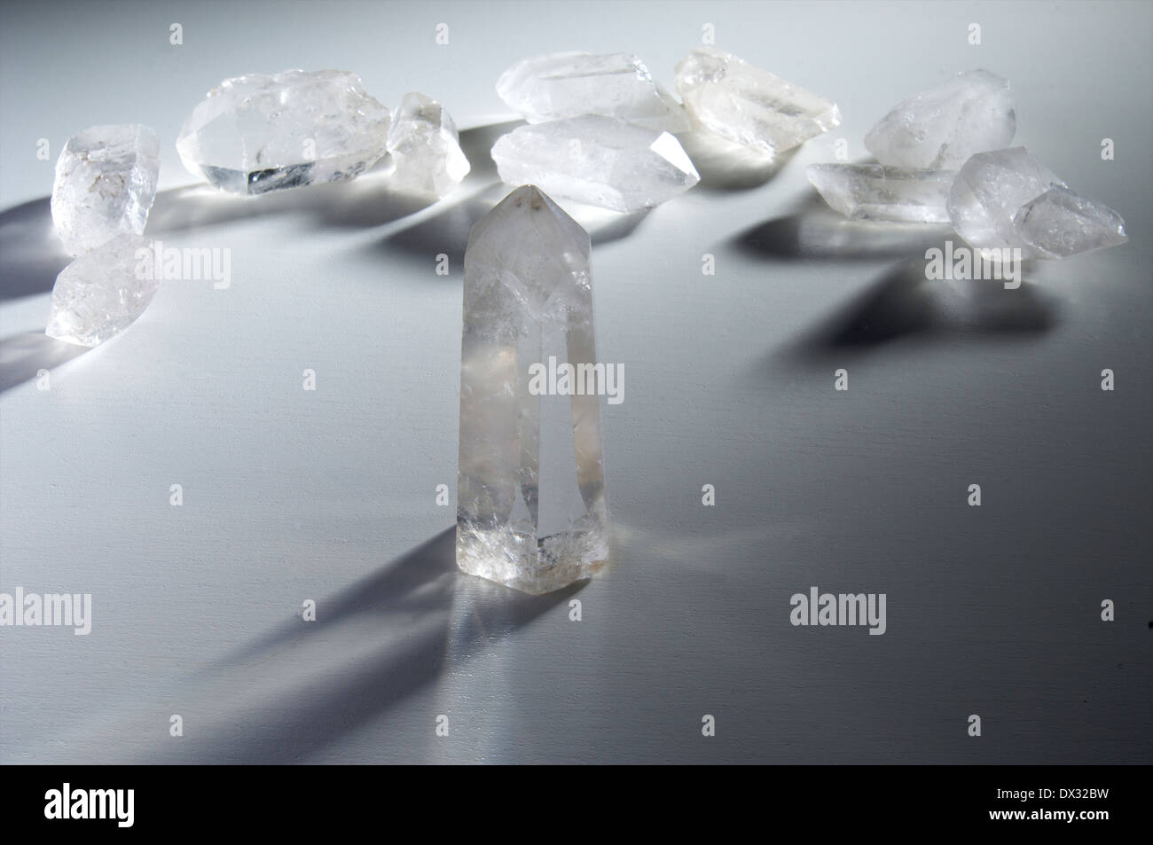 Différentes tailles de cristal de quartz transparent ensemble Banque D'Images