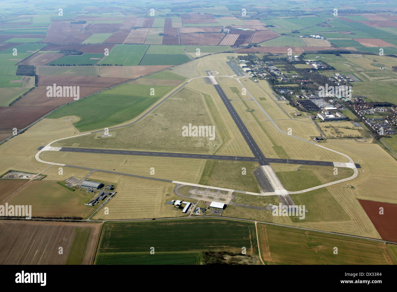Vue aérienne de la RAF Cranwell près de Sleaford, un aéroport avec deux pistes Banque D'Images