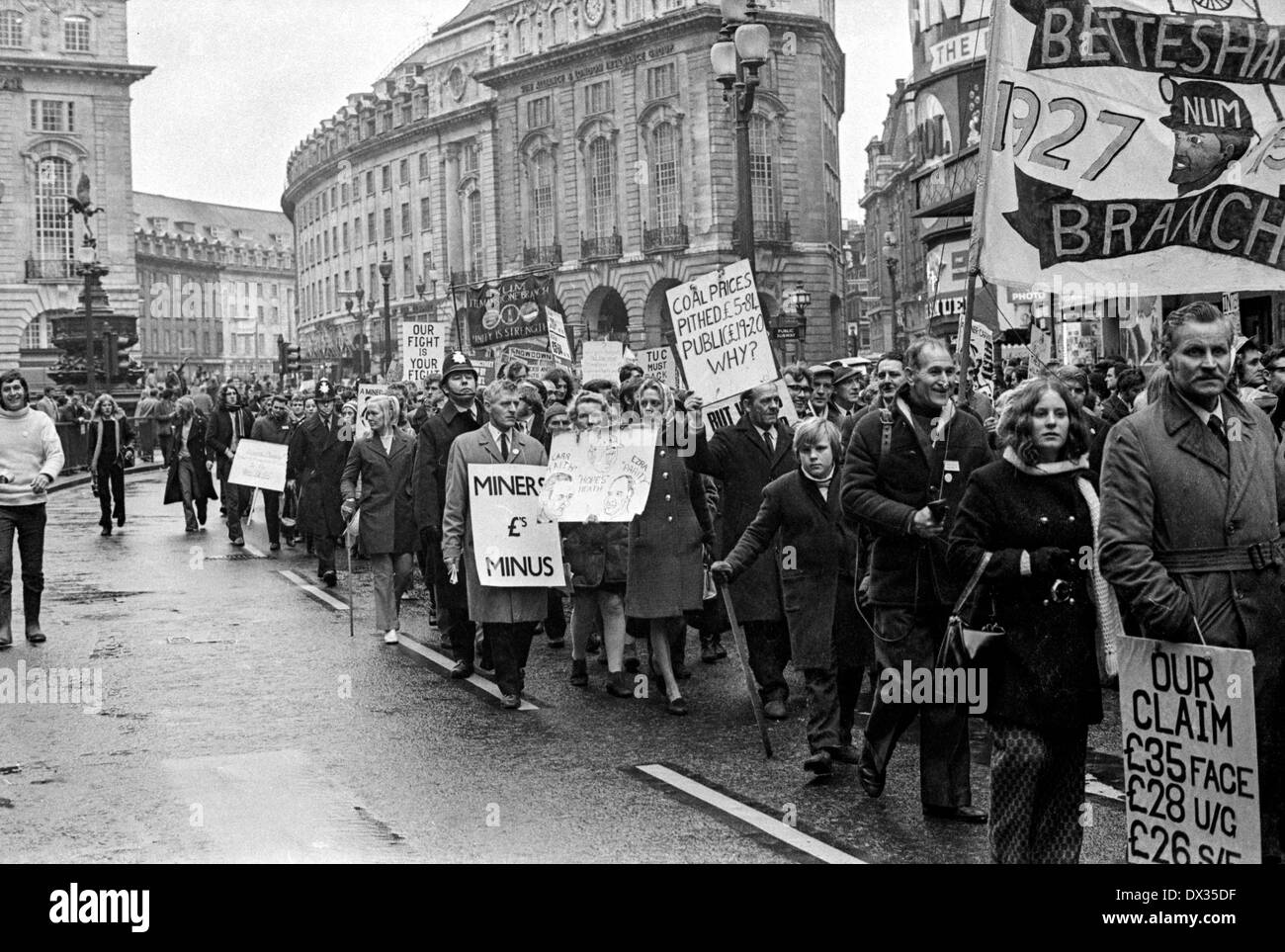 Les mineurs de charbon en grève marchant à Londres, mars 1972 Banque D'Images