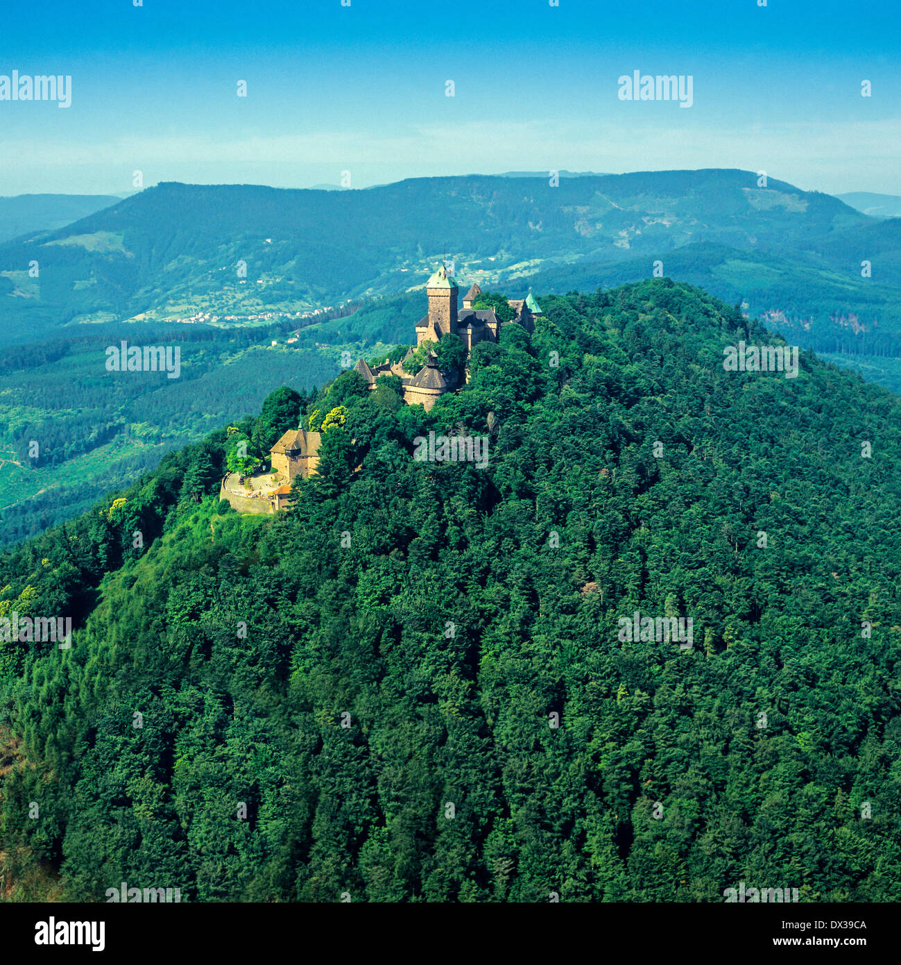 Vue aérienne de château du Haut-Koenigsbourg Alsace France Banque D'Images