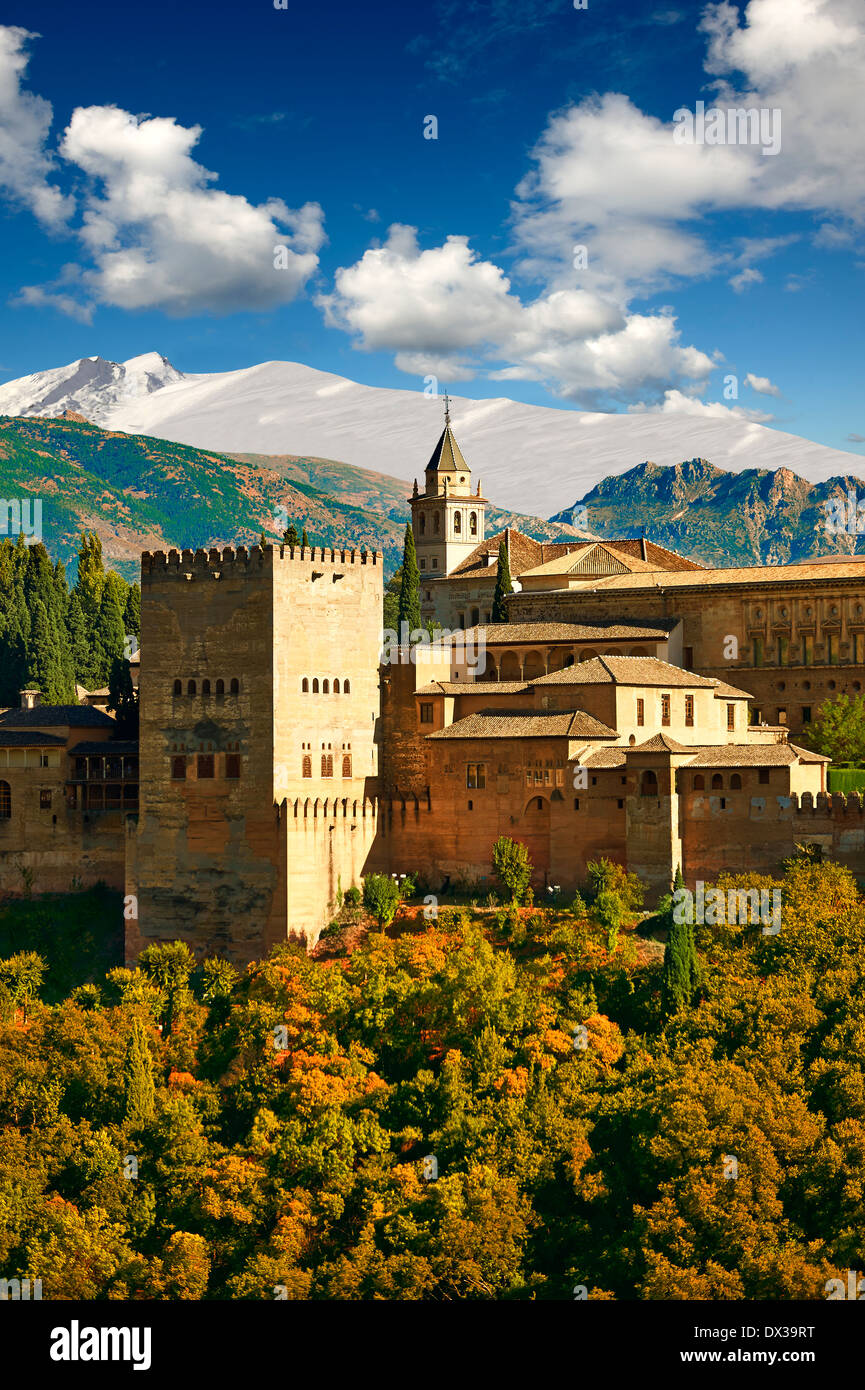 Vue de l'Alhambra Palace complexe islamique Maure et de fortifications. Grenade, Andalousie, espagne. Banque D'Images
