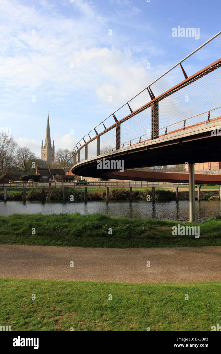 Jarrold, pont à l'arrière de la cathédrale de Norwich, Norfolk,,UK Banque D'Images