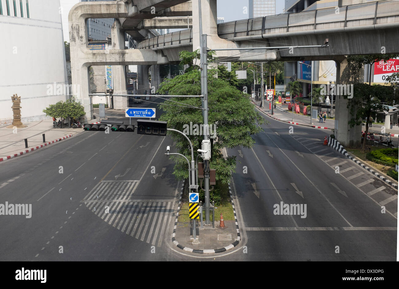 Les rues vides à Bangkok Siam Square (Rama I Road) Banque D'Images