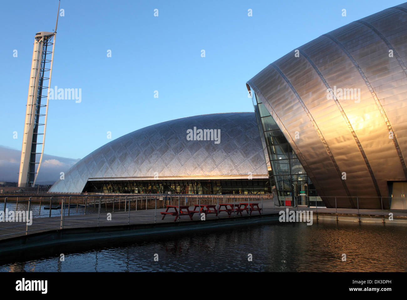 La façade métallique du cinéma Imax et Glasgow Science Centre de Glasgow, en Écosse. Banque D'Images