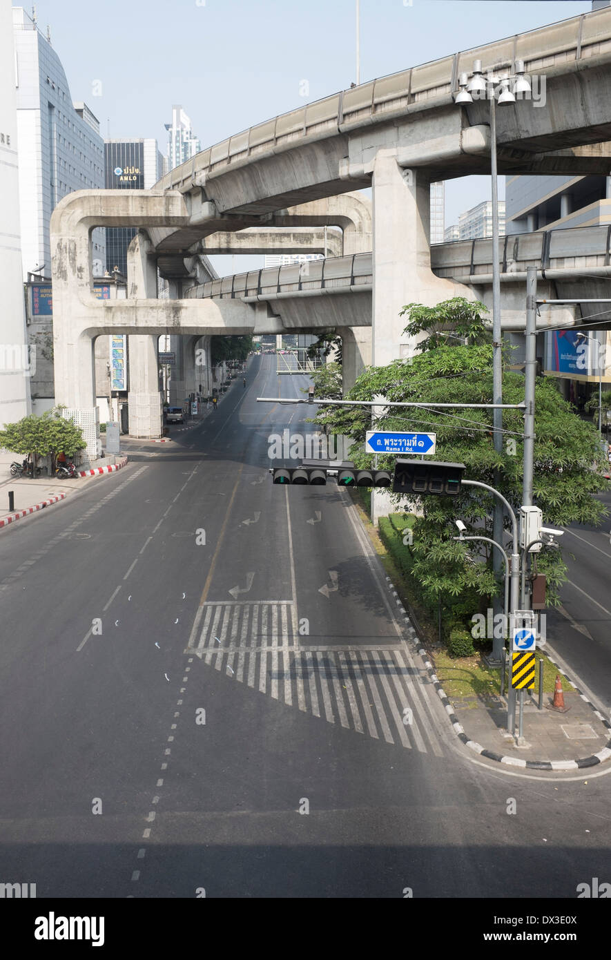Les rues vides à Bangkok Siam Square (Rama I Road) Banque D'Images