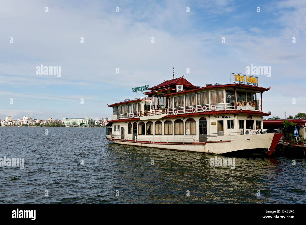 Restaurant flottant sur le lac ouest (Ho Tay), Vietnam Asie du sud-est Banque D'Images