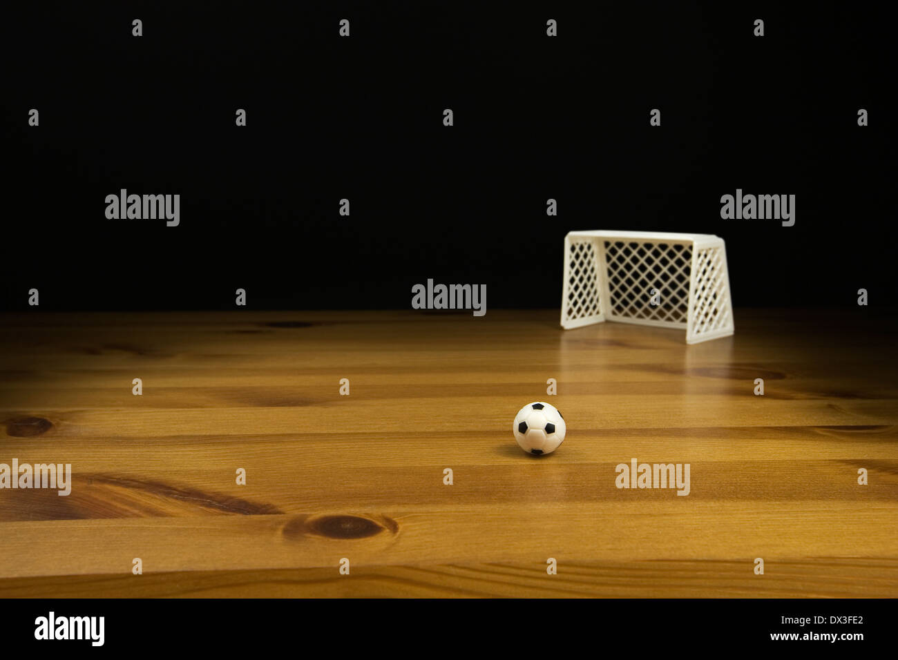 Close up d'un dessus de table et de football poteau de but sur une table en bois, Banque D'Images
