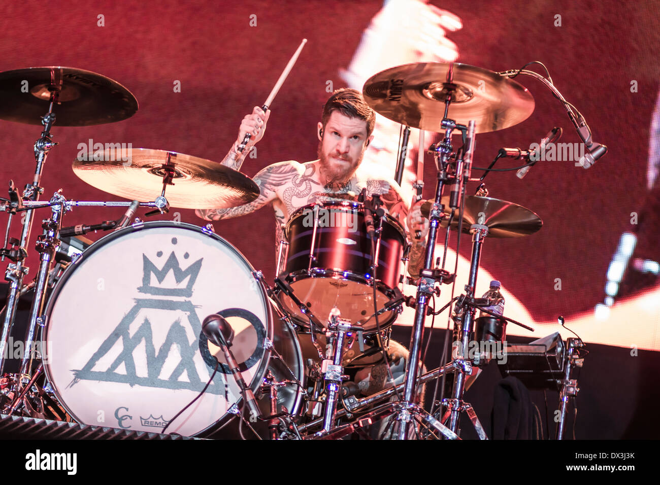 Fall Out Boy Performing Live at Manchester Arena U 4 téléphones, 17 mars 2014 Banque D'Images