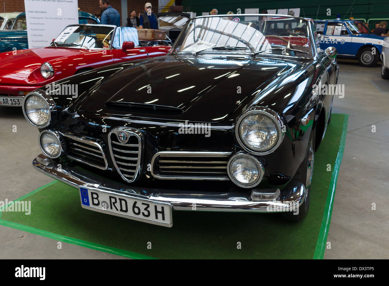 Voiture de luxe Alfa Romeo Spider 2600 Banque D'Images