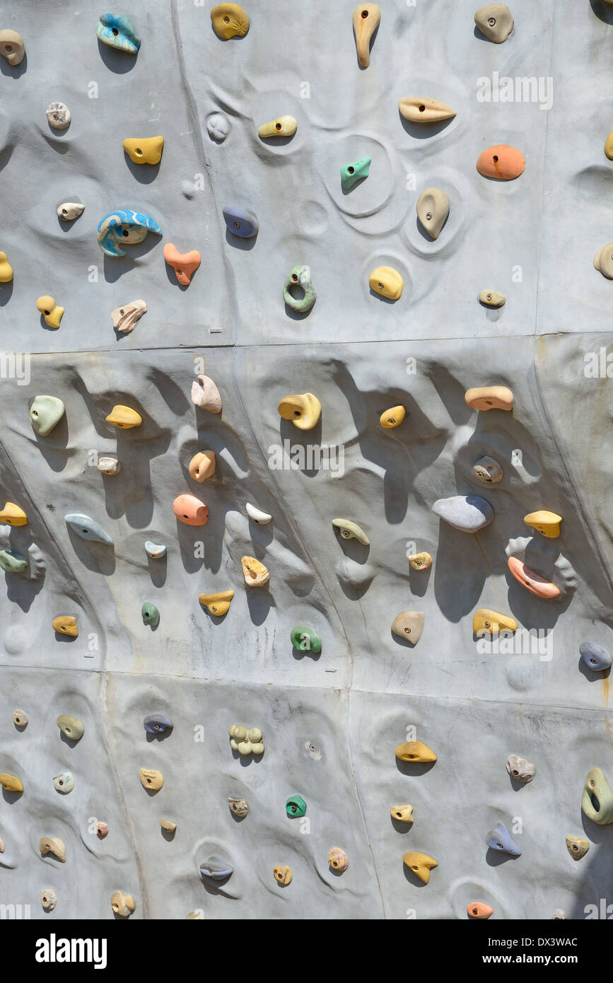 Détail de mur artificiel d'escalade de rocher Banque D'Images