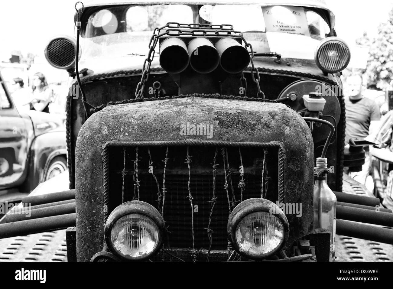 Voiture brûlée hot rod, noir et blanc Banque D'Images