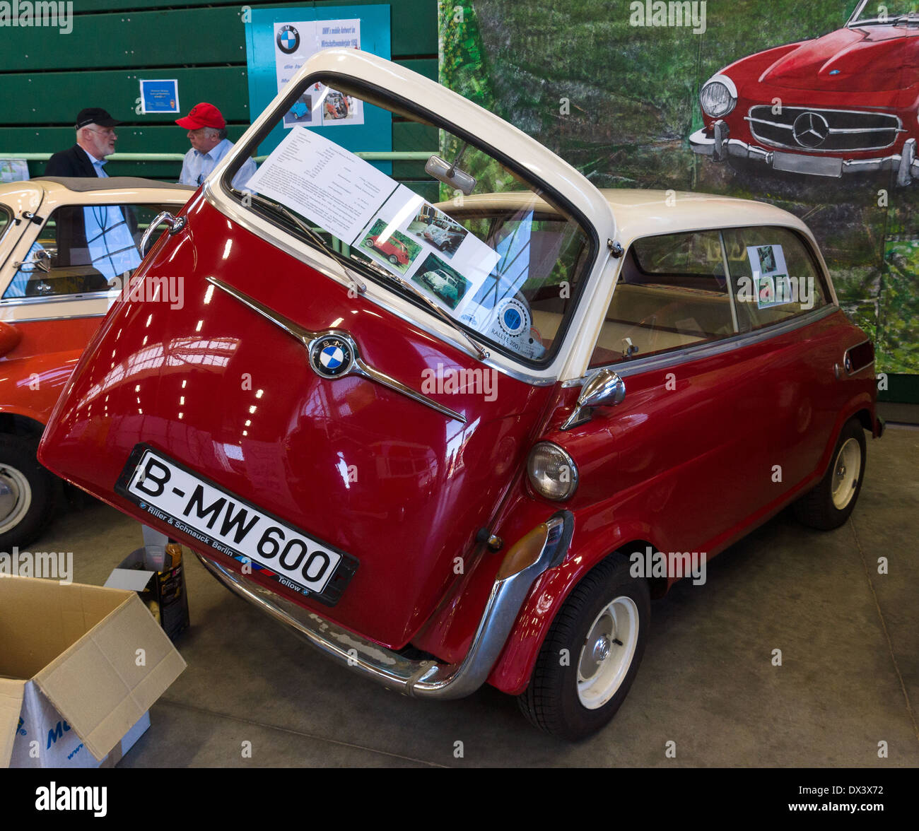 Les quatre places Cabriolet BMW Isetta 600 Banque D'Images