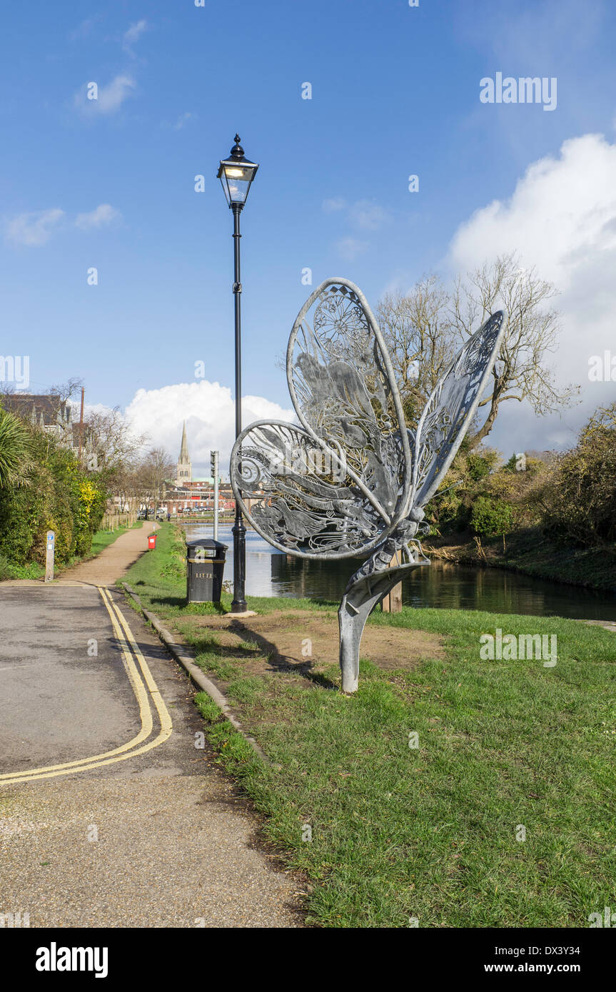 Sculpture en acier d'un papillon par Steve Tomlinson à côté du canal de Chichester dans le West Sussex England UK Banque D'Images
