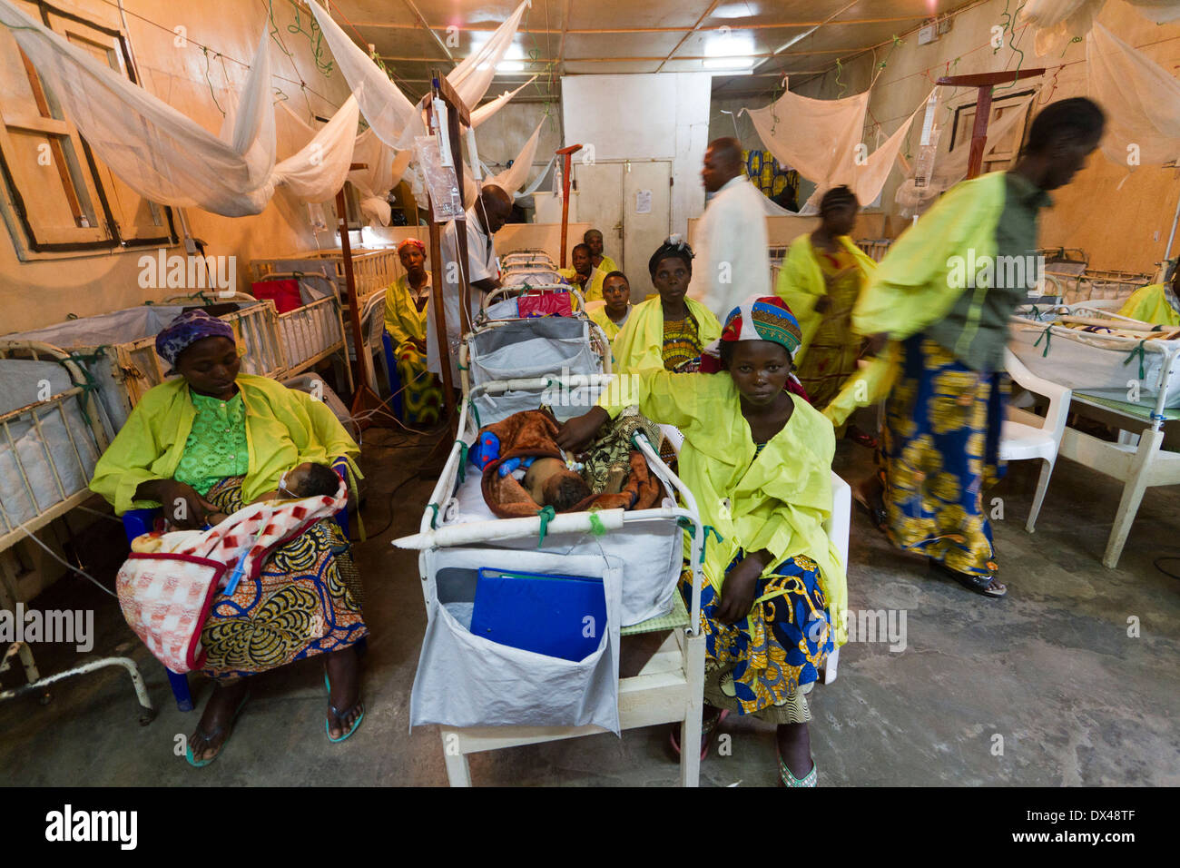 Les soins pédiatriques à l'hôpital de MSF à Rutshuru, Nord Kiwu ,,RDC,République démocratique du Congo. Banque D'Images