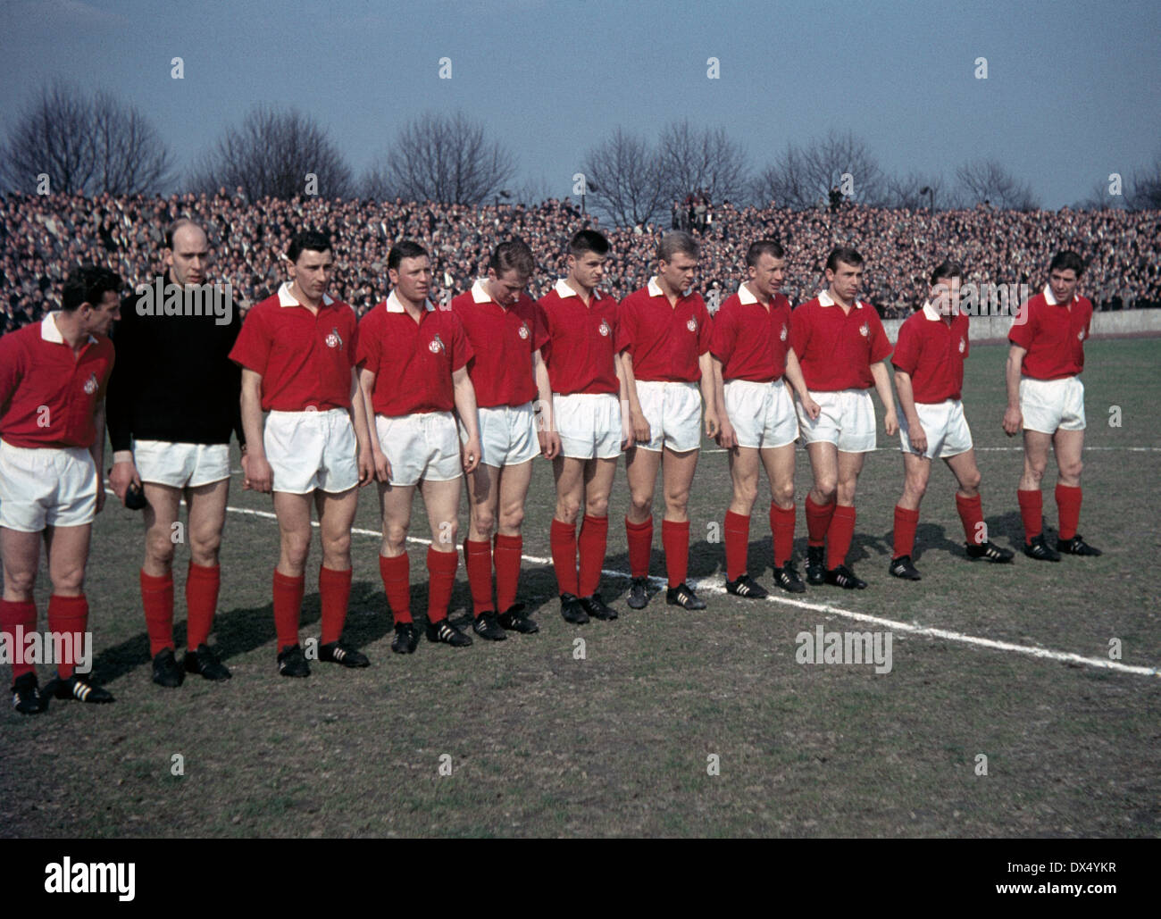Oberliga West, football, 1962/1963, Duisburg Wedau Stadium, Meidericher SV contre 1. FC Cologne 3:0, de l'équipe de Cologne, f.l.t.r. shot Hans Schaefer, keeper Fritz Ewert, Hans Sturm, Ernst-Guenter Habig, Christian Müller, Matthias Hemmersbach, Georg Tripp, Helm Banque D'Images