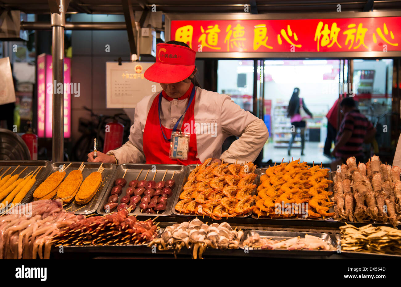 Marché de nuit la vente de la cuisine exotique, Beijing, Chine Banque D'Images