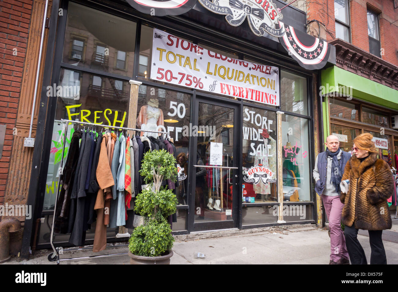 Magasin de vêtements se retirent des affaires vente sur la Cinquième Avenue  dans le quartier branché du quartier de Park Slope à Brooklyn à New York  Photo Stock - Alamy