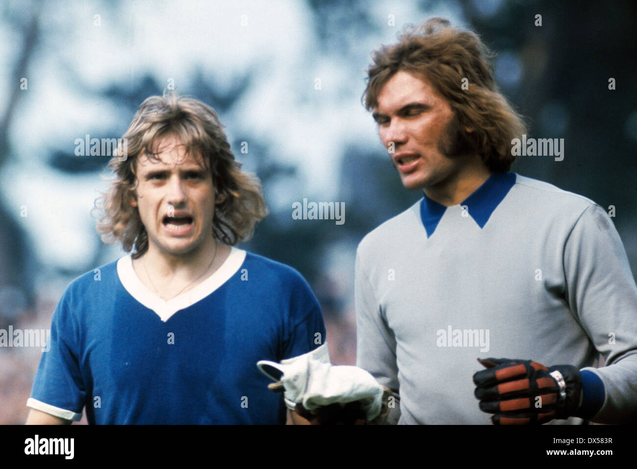 Football, Bundesliga, 1972/1973, Glueckaufkampfbahn Gelsenkirchen, contre le FC Schalke 04 Hambourg SV 2:0, Helmut Kremers (S04) à gauche et keeper Norbert Nigbur (S04) Banque D'Images