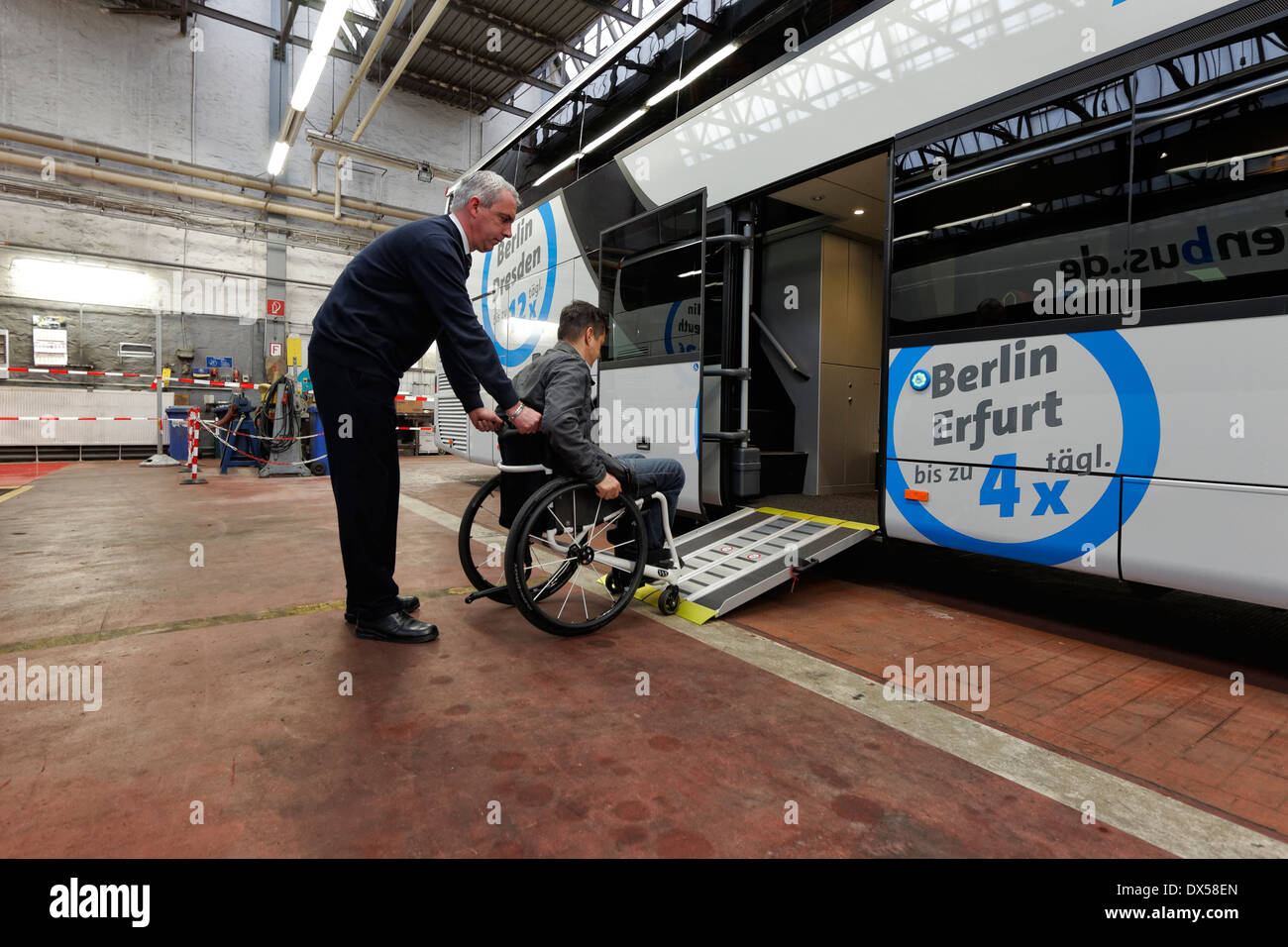 Berlin, Allemagne, les bus longue distance pour les utilisateurs de fauteuil roulant Banque D'Images