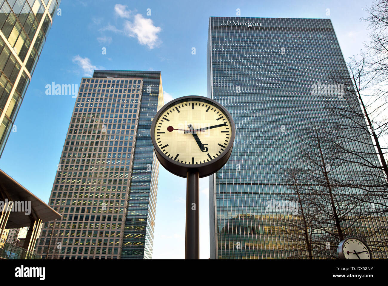 Canary Wharf avec JP Morgan le bâtiment en arrière-plan. Banque D'Images