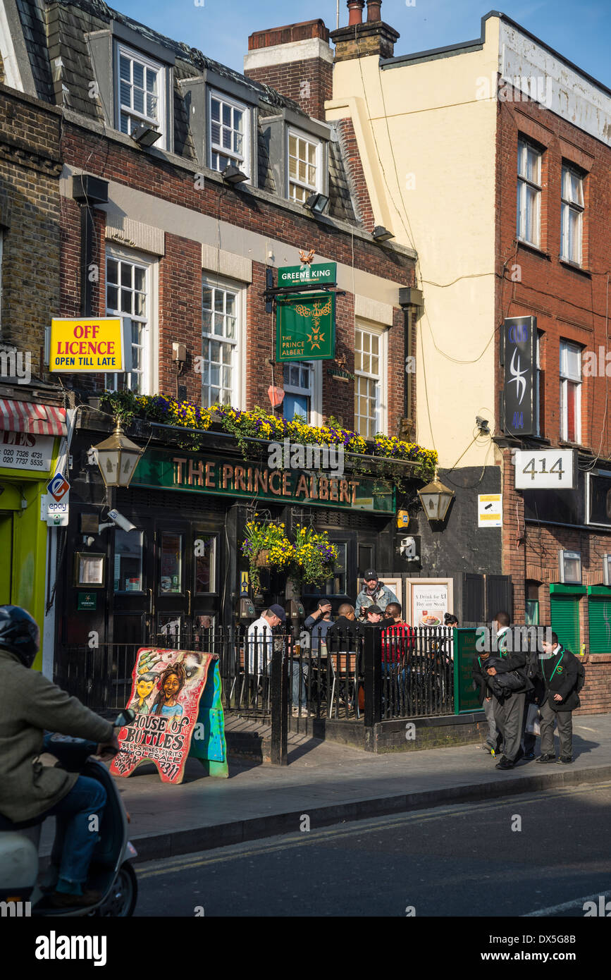 Pub dans Coldharbor Lane, Brixton, London, UK Banque D'Images