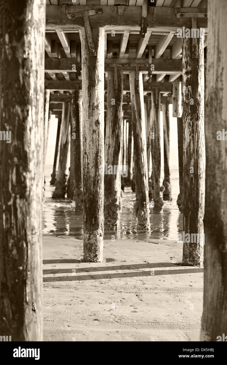 Wood pylons Banque de photographies et d’images à haute résolution Alamy