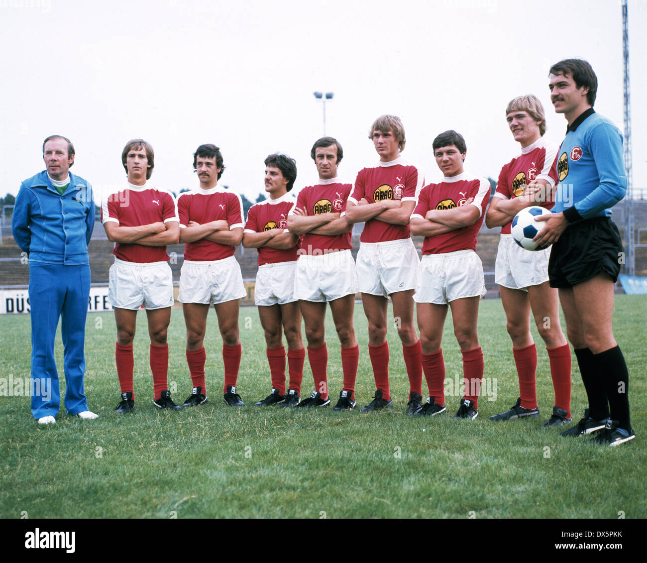 Football, Bundesliga, 1976/1977, Fortuna Düsseldorf, présentation de l'équipe, Neuzugaenge v.l.n.r. Portraet, portrait Trainer Dietrich Weise, Eckhardt Fischer, Hubert Wissdorf, Hubert Schmitz, Josef Hickersberger, Rudolf Bommer, Josef Weikl, Gerhard Busch, Tor Banque D'Images