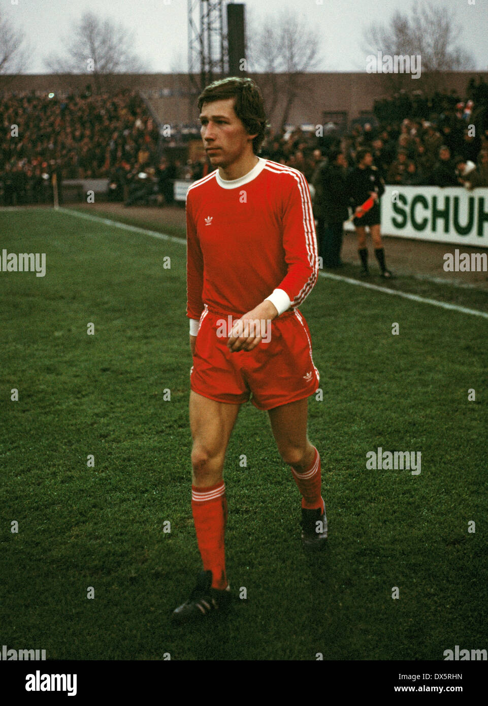 Football, Bundesliga, 1976/1977, Georg Melches Stadium, Rot Weiss Essen contre FC Bayern Munich 1:4, rodage, retour à la deuxième moitié, Conny Torstensson (FCB) Banque D'Images