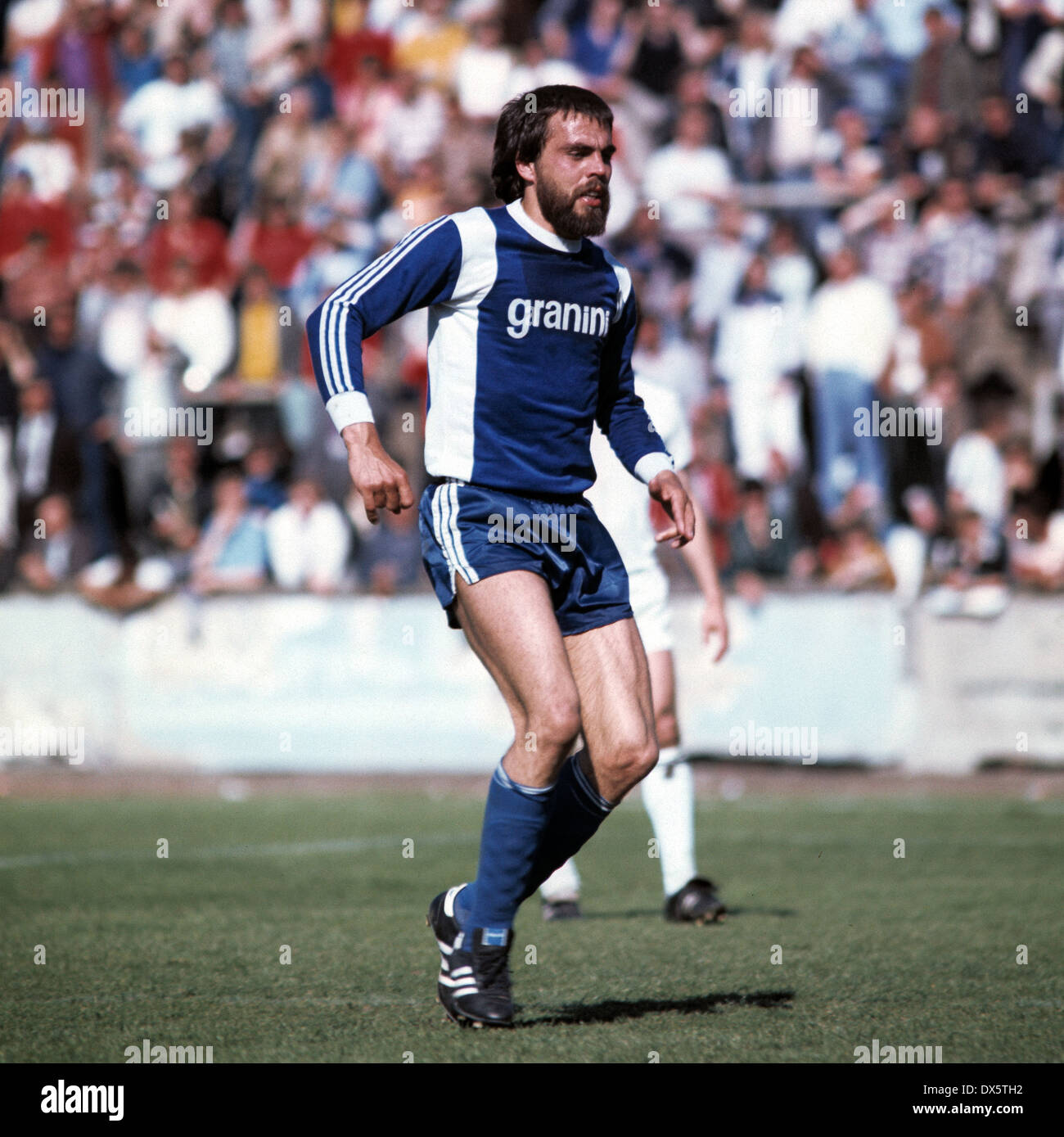 Football, 2. Bundesliga Nord, 1976/1977, le stade suis Uhlenkrug, ETB Schwarz Weiss Essen contre Arminia Bielefeld 0:2, scène du match, Manfred Wolf (Arminia) Banque D'Images