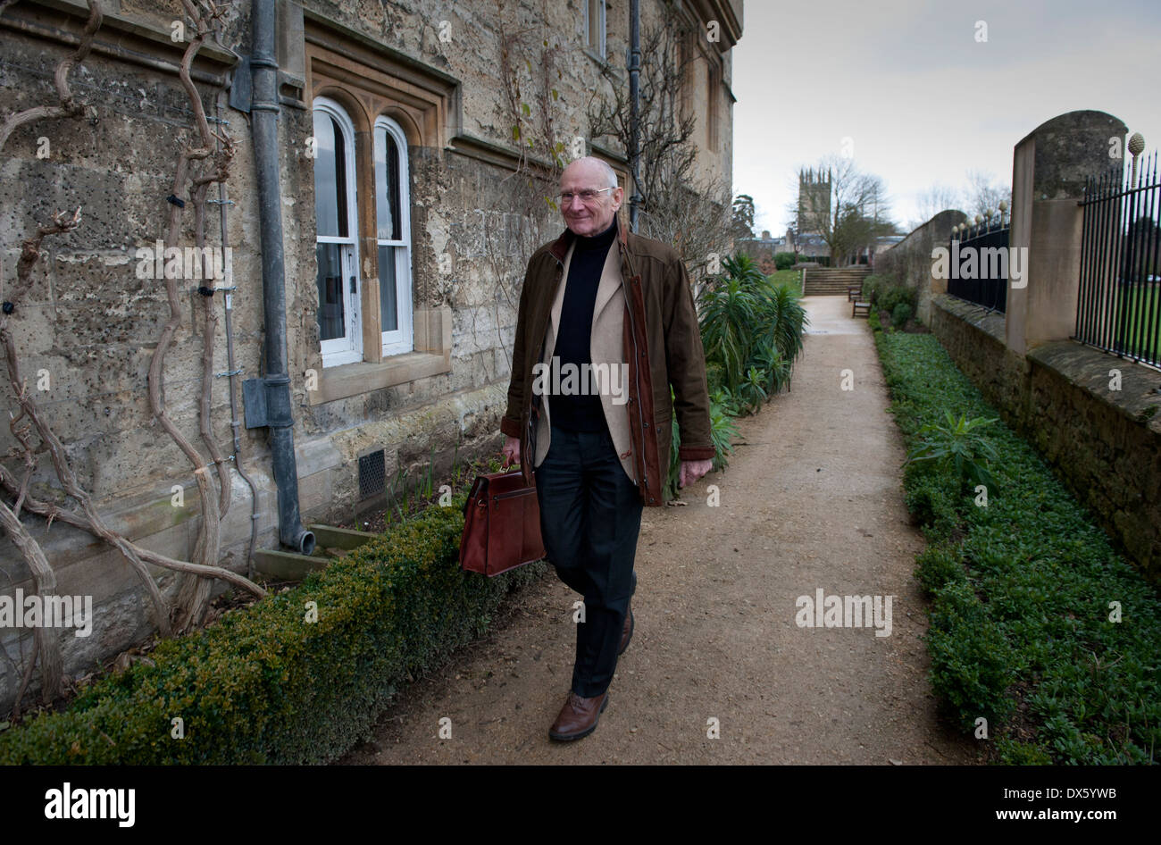Ohn Carey, critique littéraire et professeur Merton émérite de littérature anglaise à l'Université d'Oxford. Février 2014 Banque D'Images