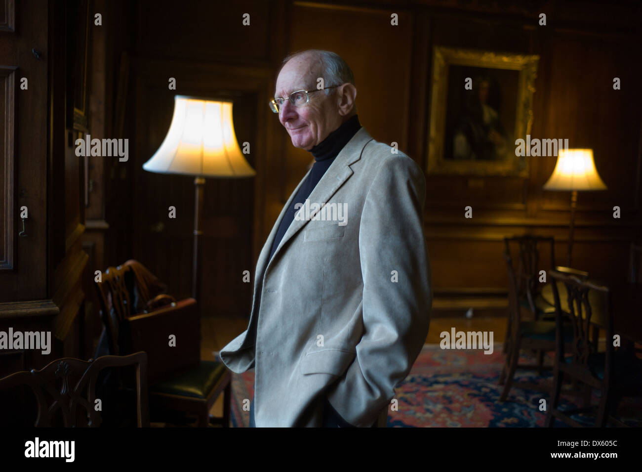 Ohn Carey, critique littéraire et professeur Merton émérite de littérature anglaise à l'Université d'Oxford. Février 2014 Banque D'Images