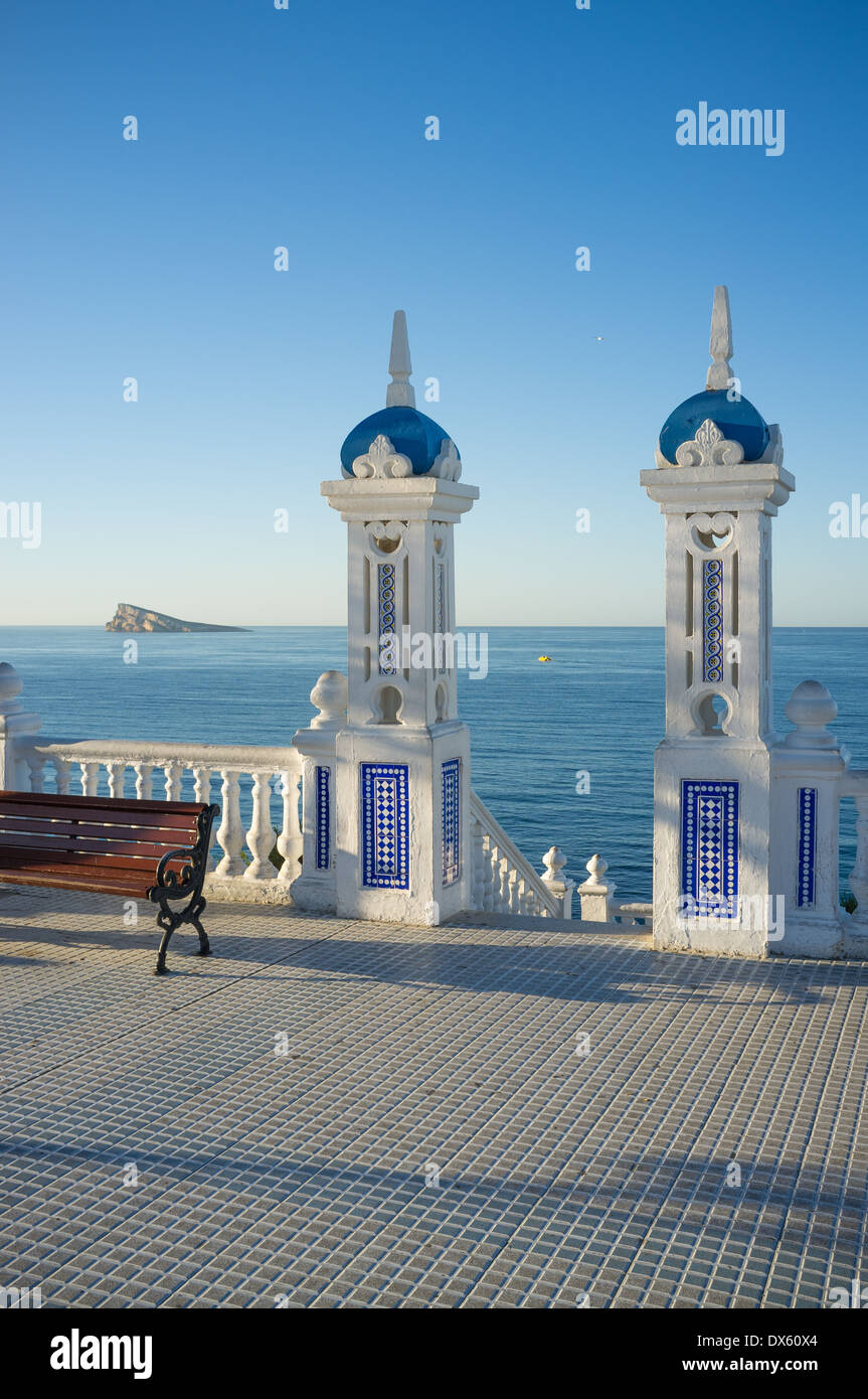 La vieille ville de Benidorm et ses paysages exceptionnels sur la Méditerranée Banque D'Images