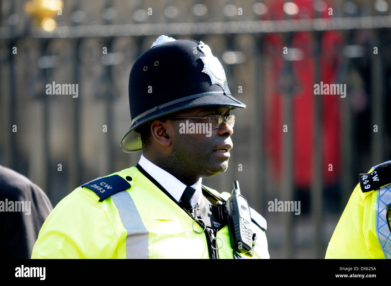 Londres, Angleterre, Royaume-Uni. Agent de police en service en hi-vis jacket Banque D'Images