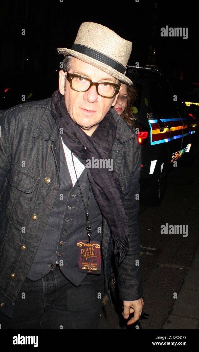 Elvis Costello repéré à l'hôtel Claridges London, England - 31.10.12 comprend : Elvis Costello Où : London, Royaume-Uni Wh Banque D'Images